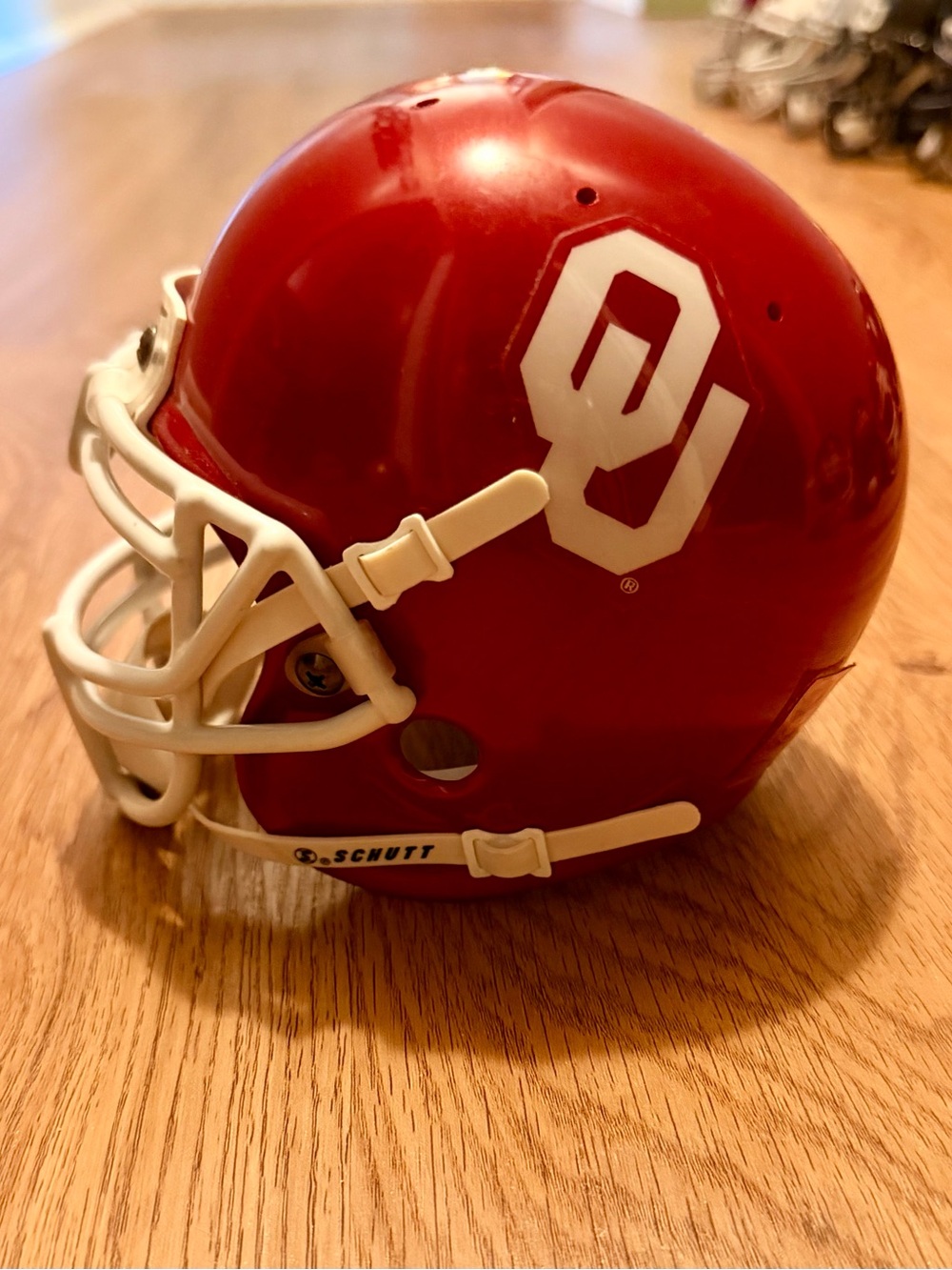 SCHUTT Oklahoma Sooners mini Red Football Helmet with White logo 5.5”
